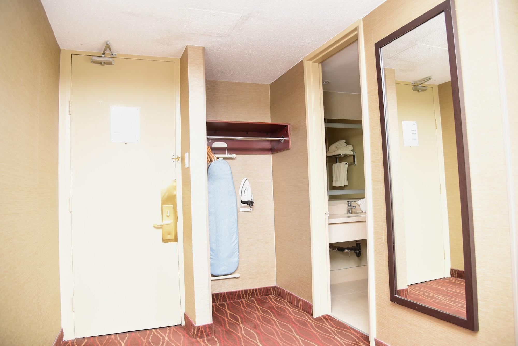 Days Inn By Wyndham Ottawa Exterior photo